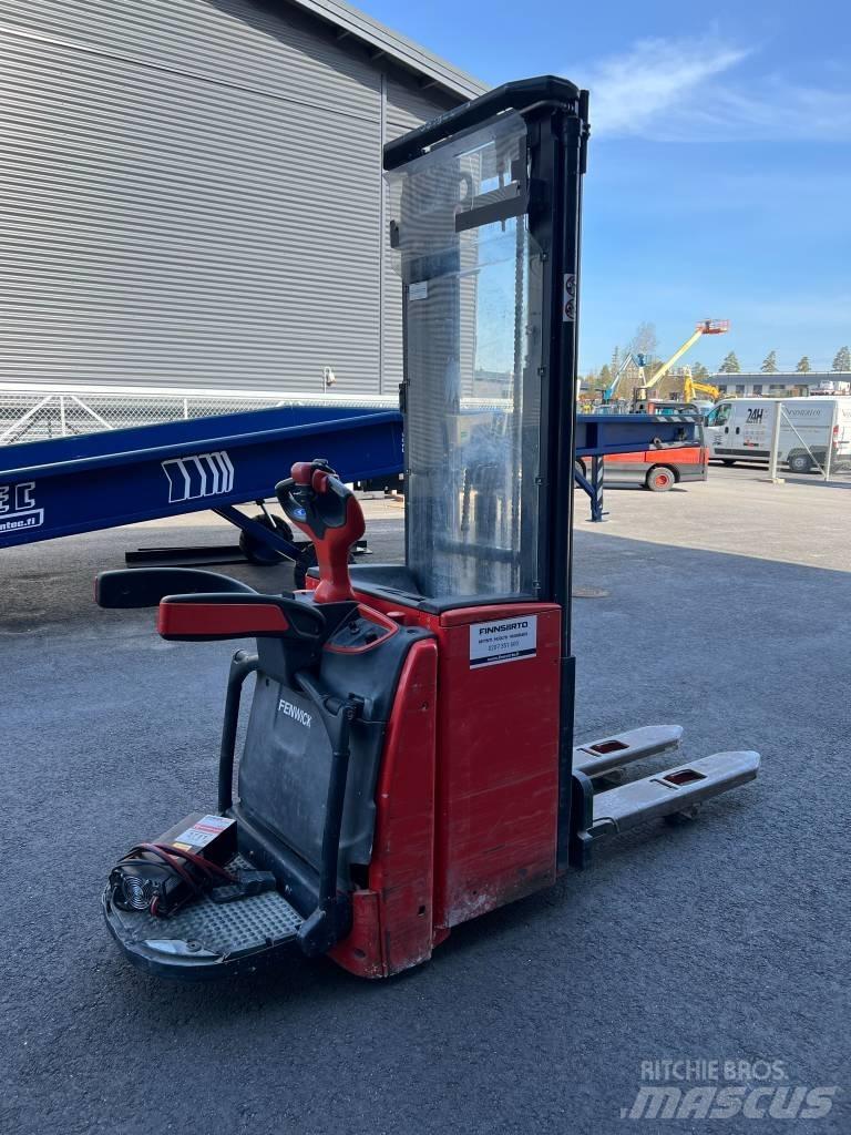Linde L16AP Zelfrijdende stapelaars