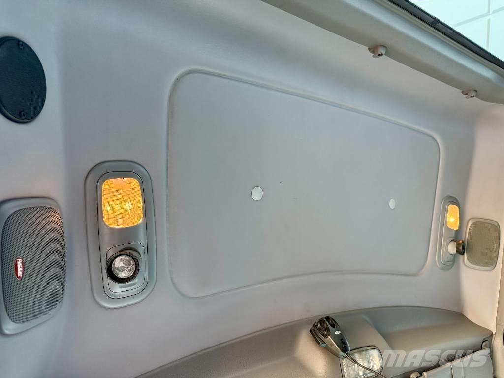 Peterbilt 389 Trekkers