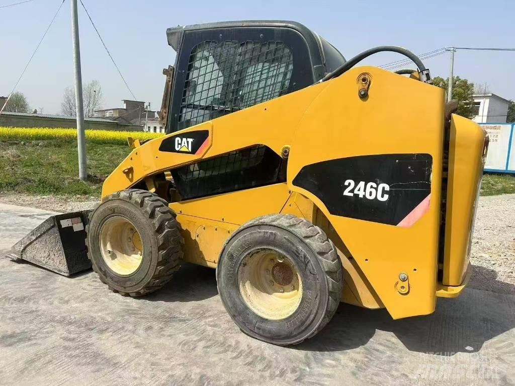 CAT 246 C Schrankladers