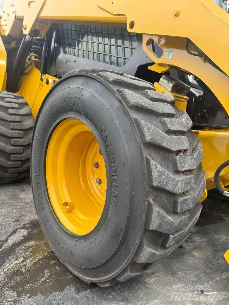 CAT 272D3 Schrankladers