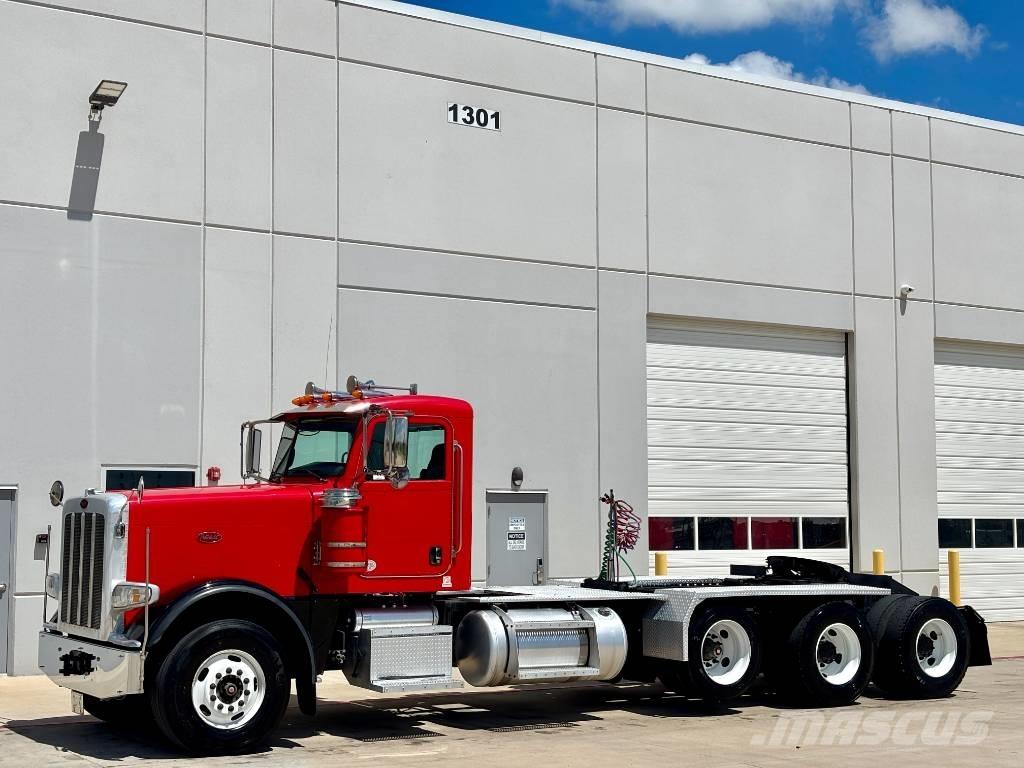 Peterbilt 389 Trekkers