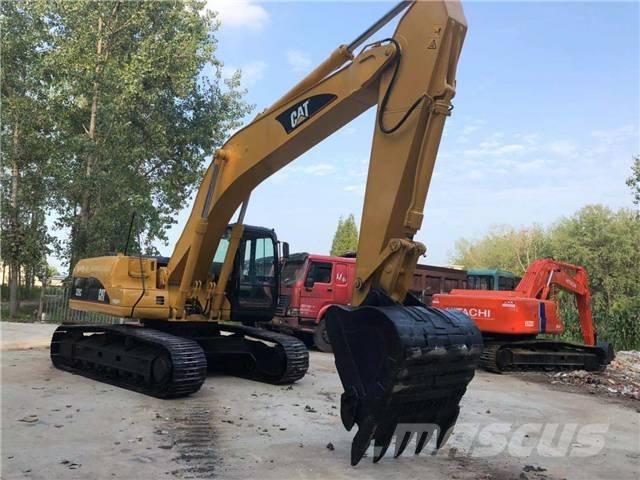 CAT 325 Rupsgraafmachines
