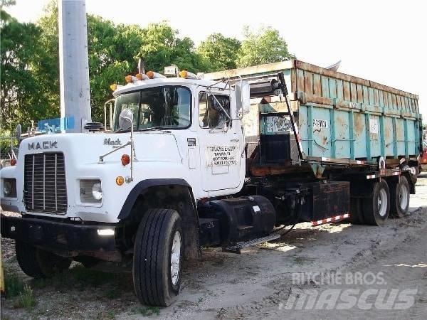Mack RD 686 S Vuilniswagens