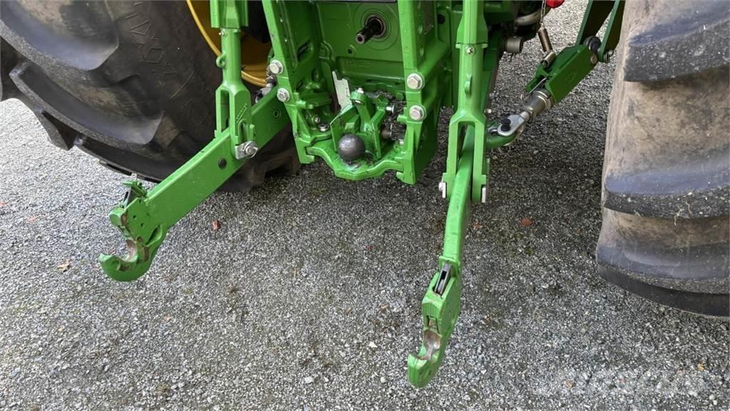 John Deere 6R215 Tractoren