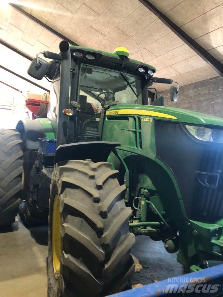 John Deere 7230 R Tractoren