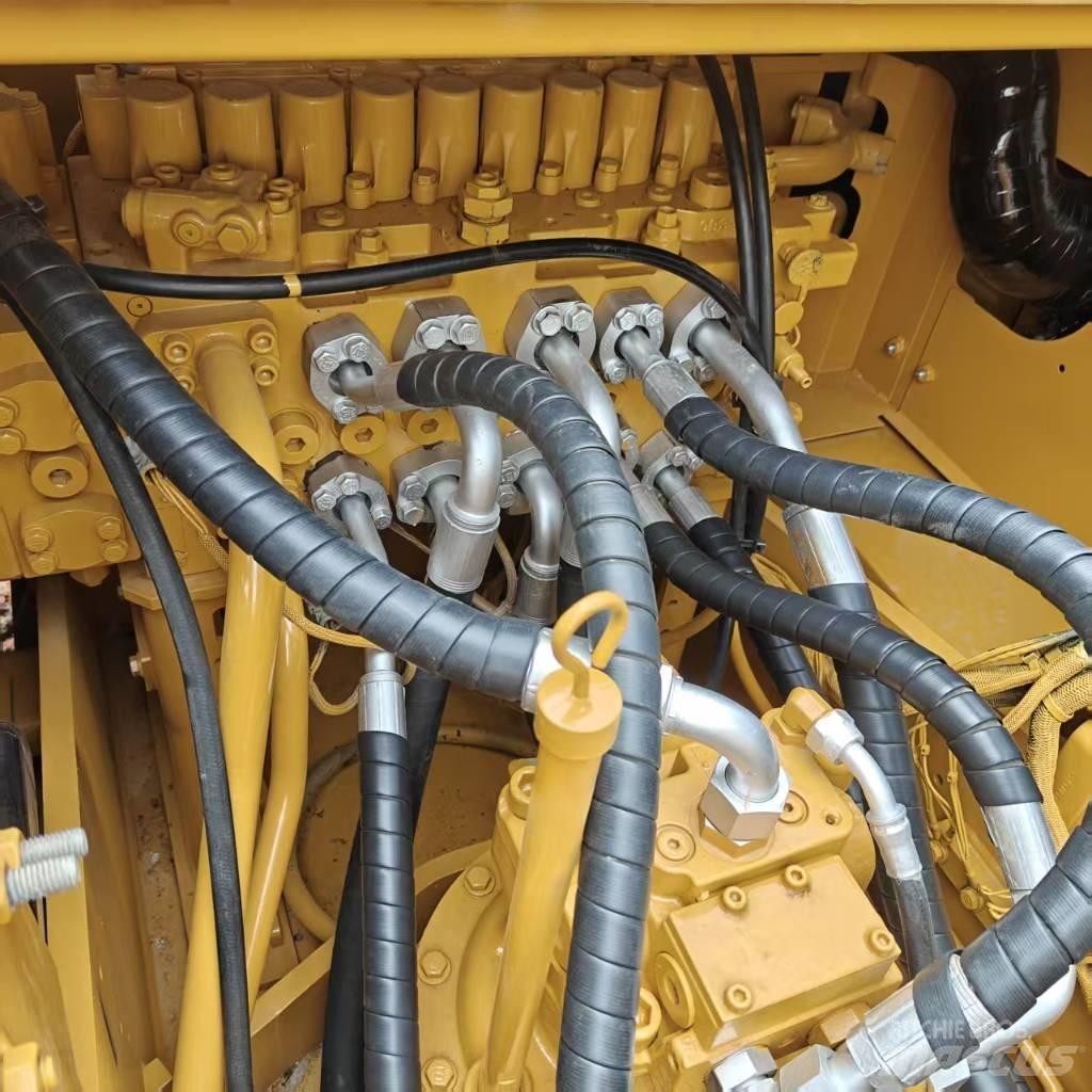 CAT 320 Rupsgraafmachines