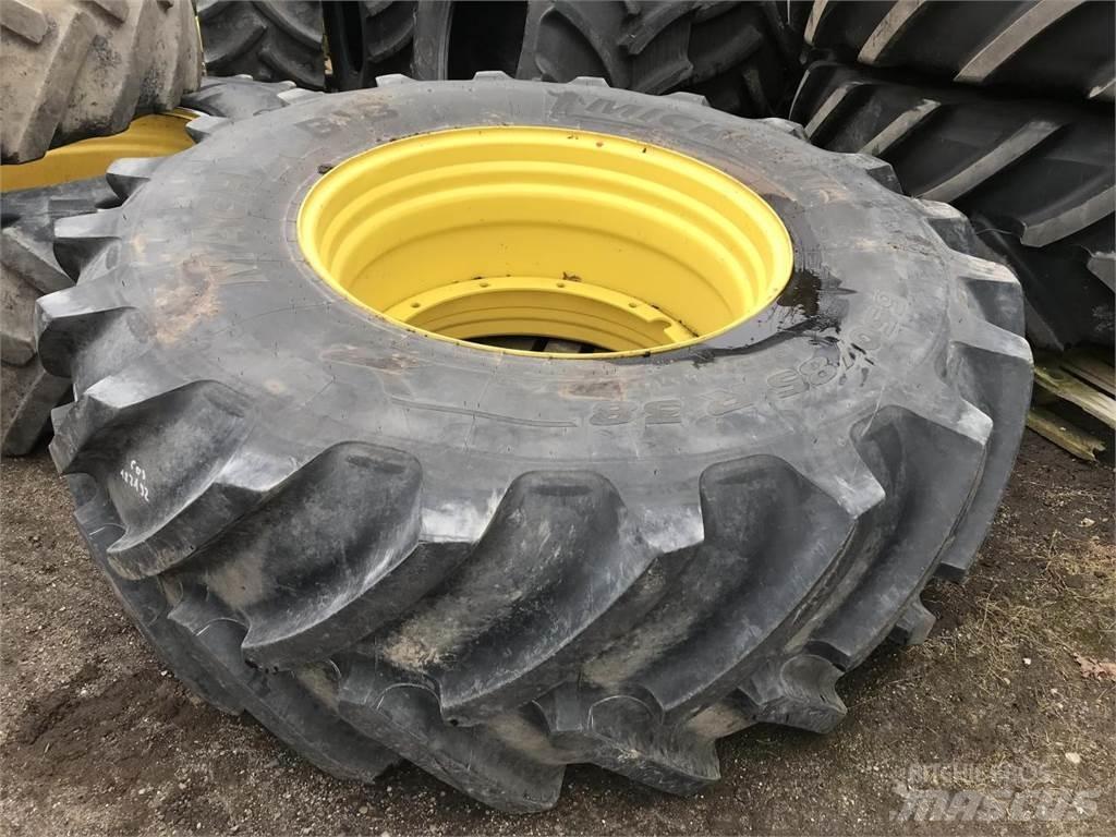 Michelin 650/85R38 Banden, wielen en velgen