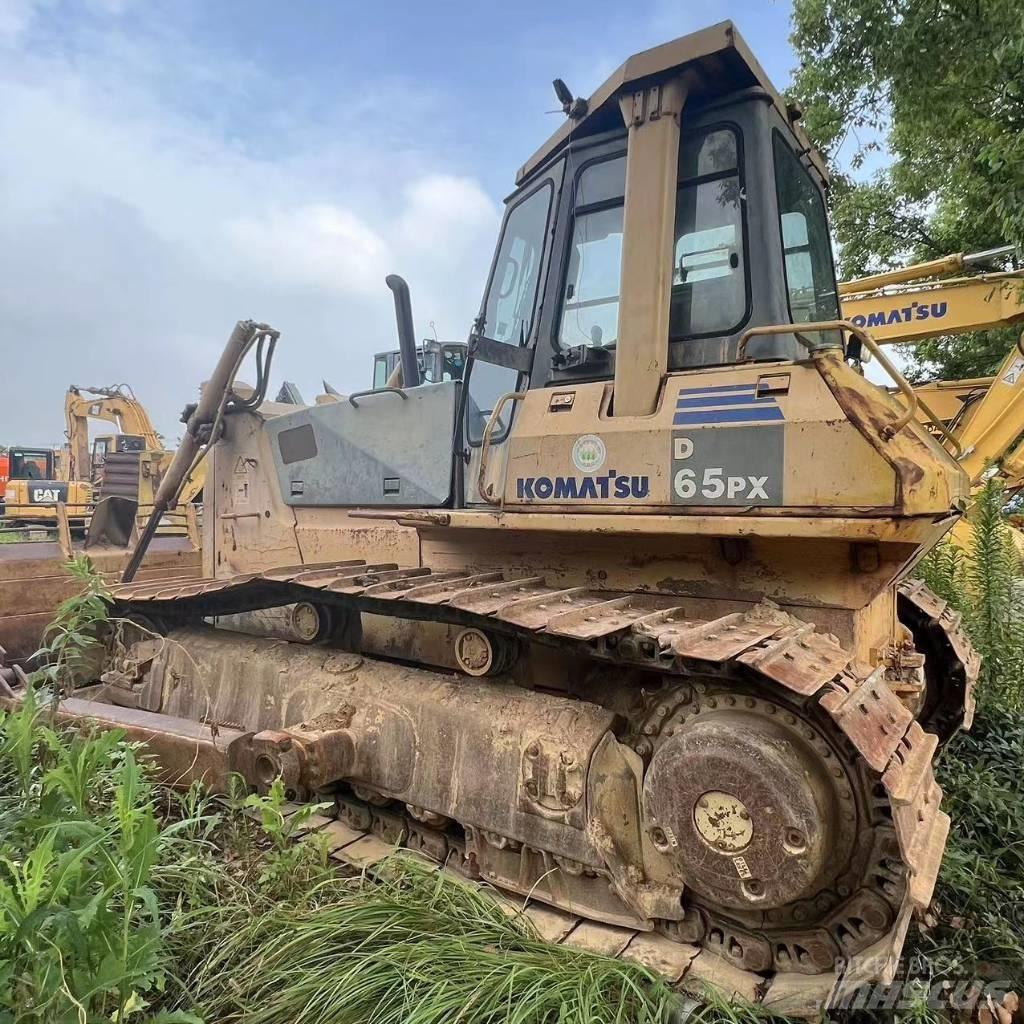 Komatsu D 65 P-12 Rupsdozers