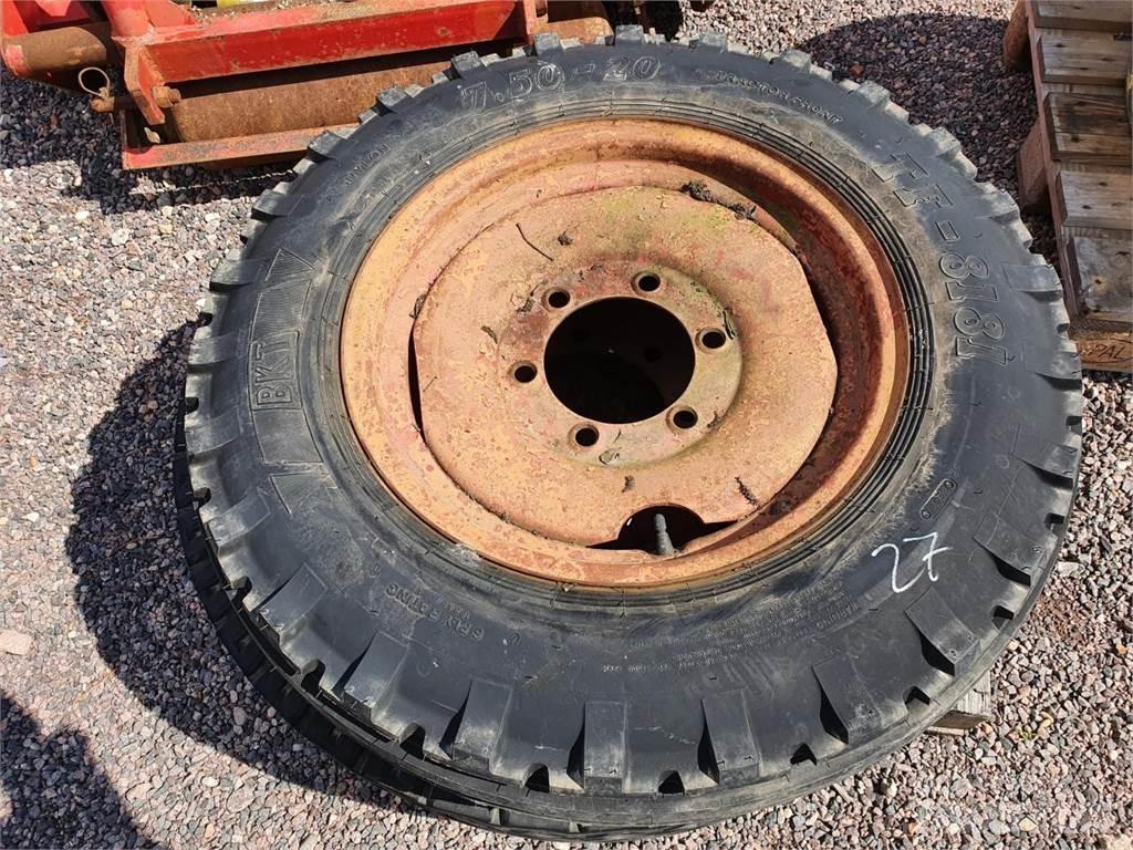 BKT 7.5-20 Banden, wielen en velgen