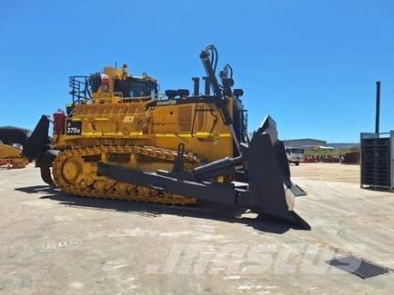 Komatsu D 375 A-8 Rupsdozers