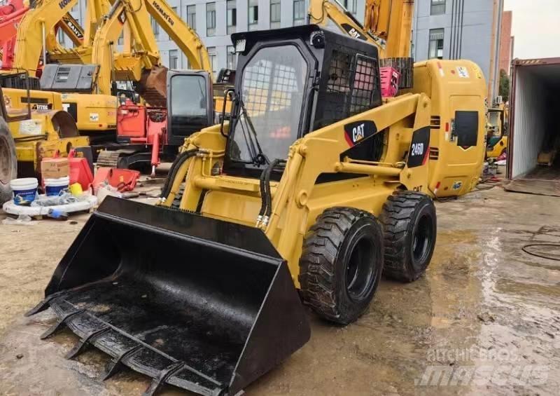CAT 246D Schrankladers