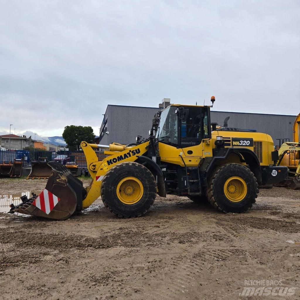 Komatsu WA320-8 Wielladers
