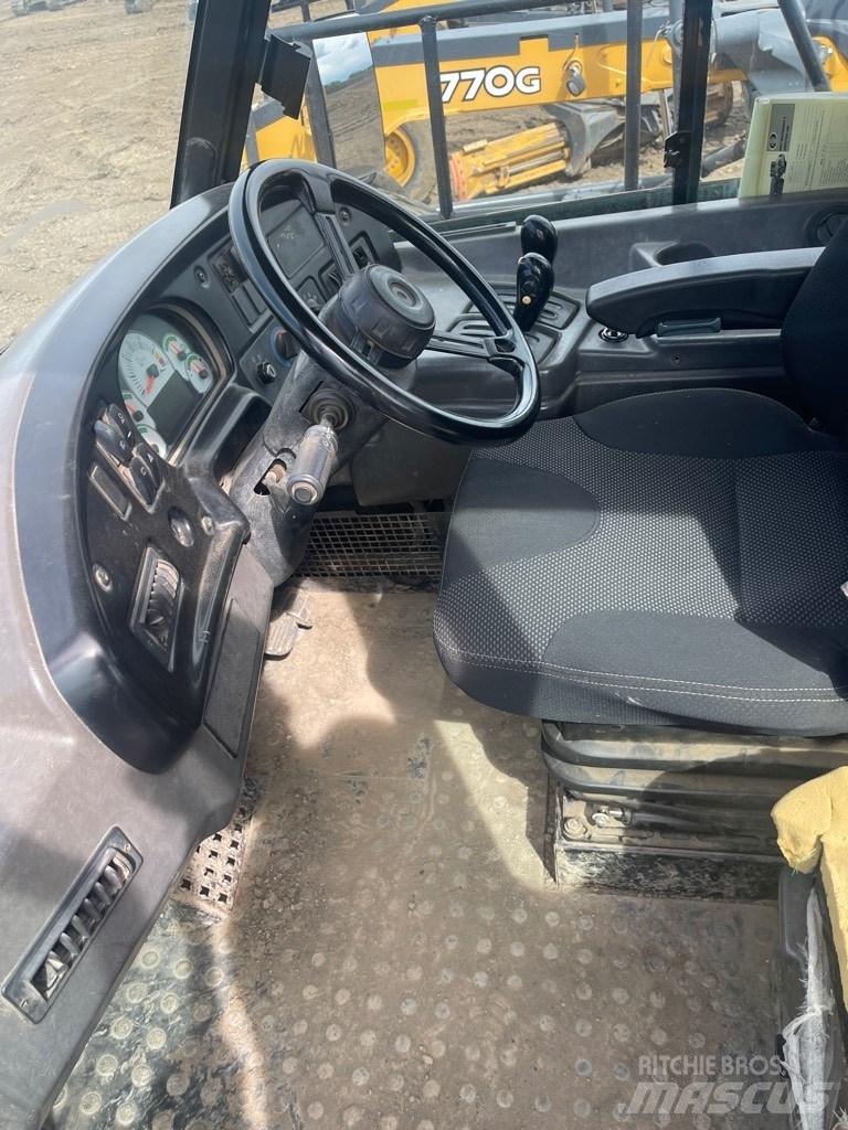 CAT 725 Knik dumptrucks