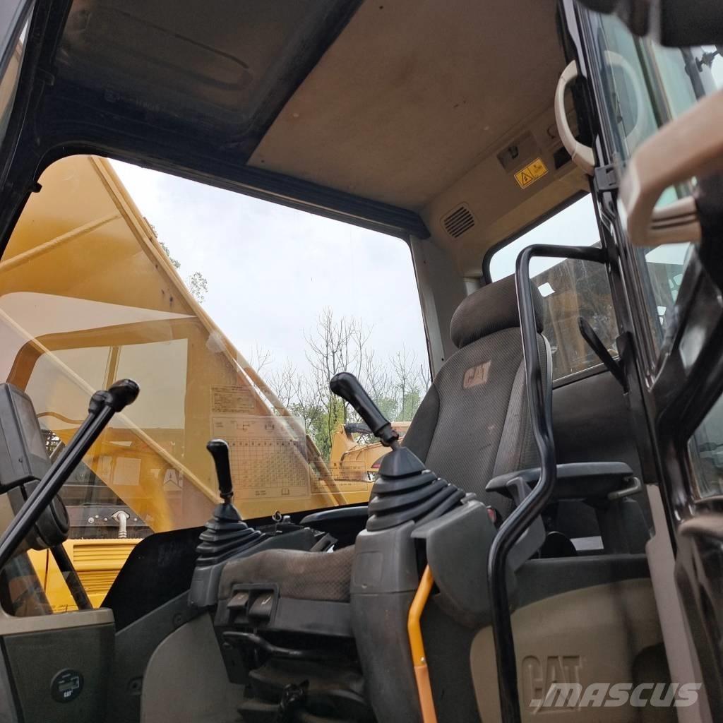 CAT 320 D Rupsgraafmachines