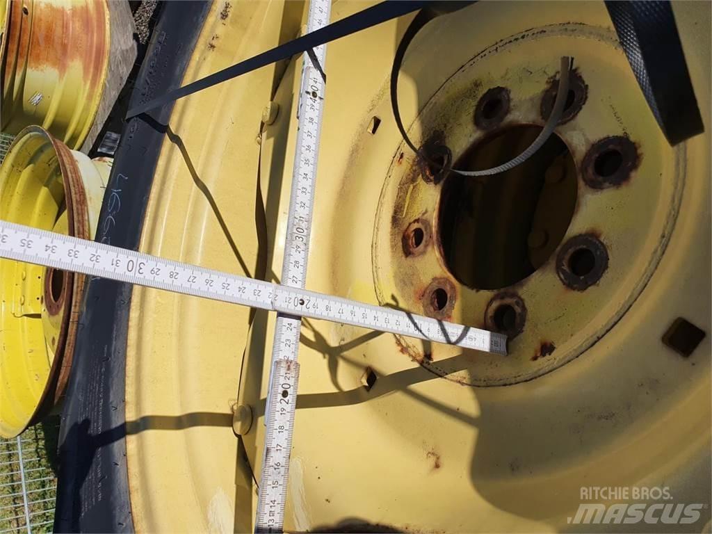 BKT 380/85R28 x2 Banden, wielen en velgen