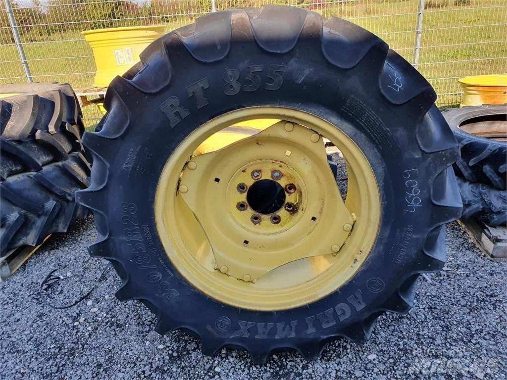 BKT 380/85R28 x2 Banden, wielen en velgen