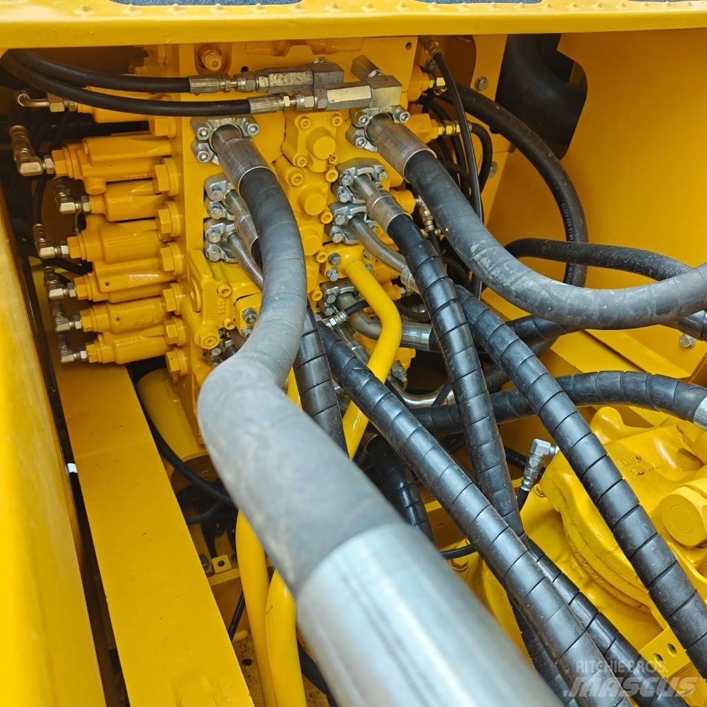 Komatsu 220-8MO Rupsgraafmachines