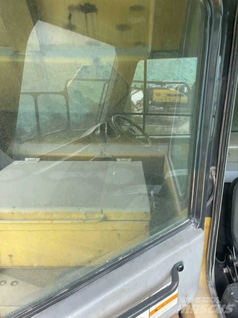 Komatsu HD 605-7 Starre dumpers