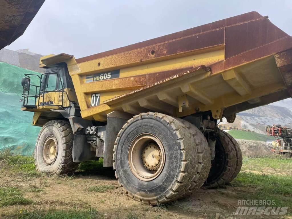 Komatsu HD 605-7 Starre dumpers