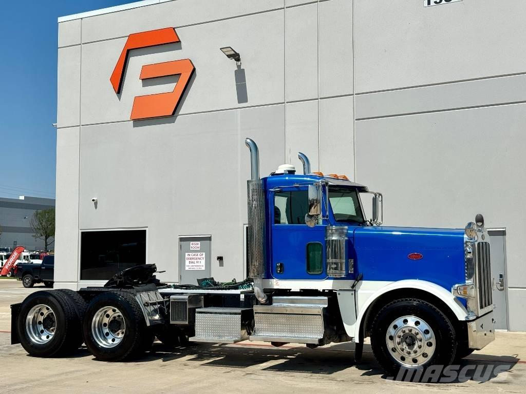 Peterbilt 389 Trekkers
