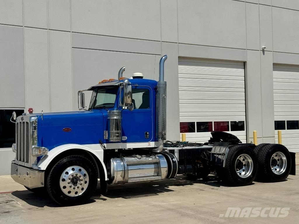 Peterbilt 389 Trekkers