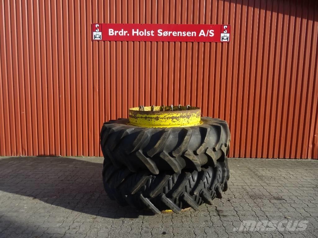 Goodyear 16.9-38 Banden, wielen en velgen