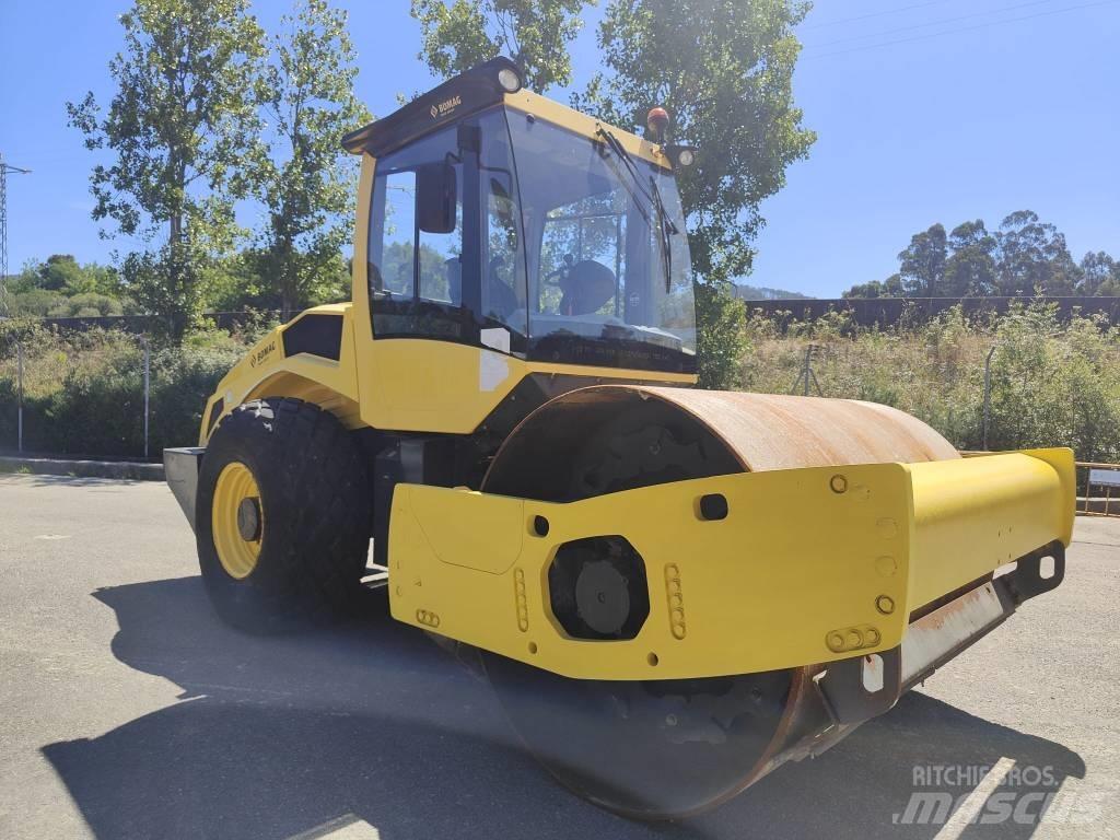 Bomag BW 211 D-50 Bandenwalsen