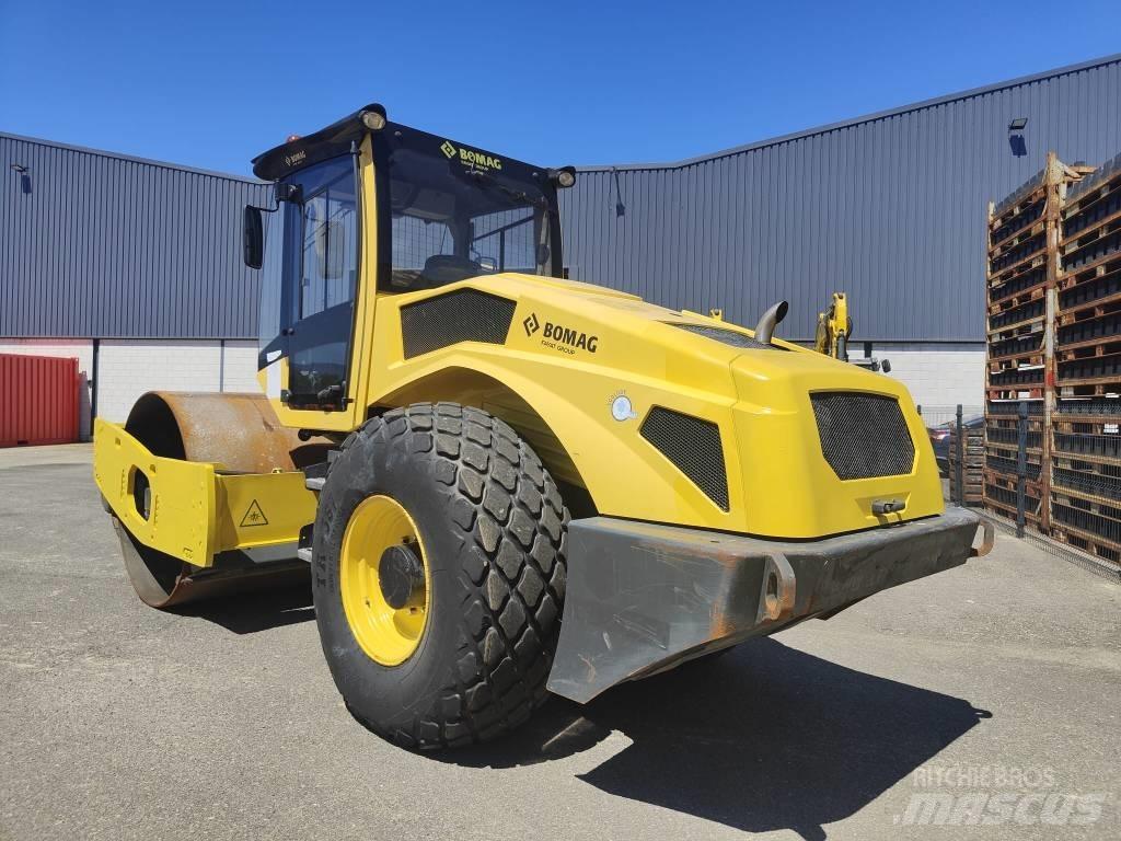 Bomag BW 211 D-50 Bandenwalsen