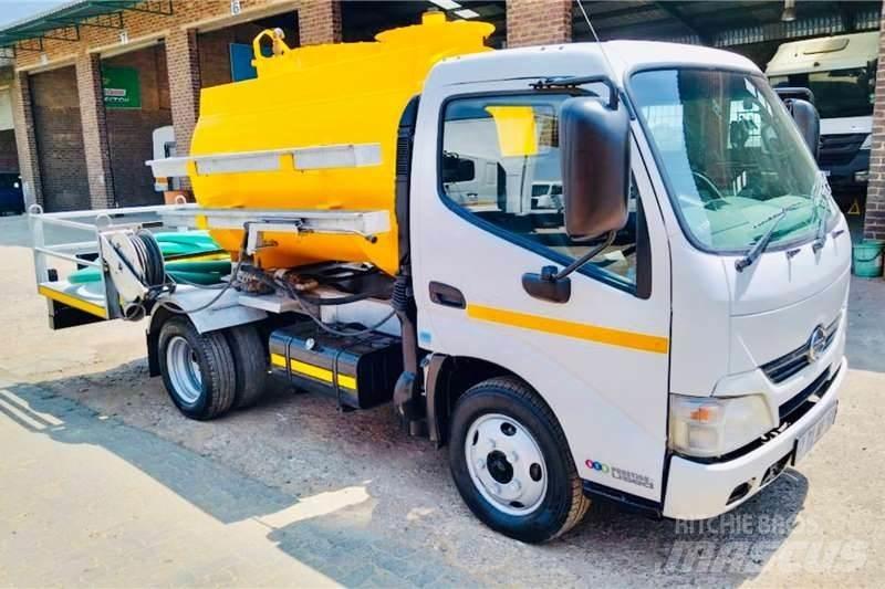Hino 300 614 Anders