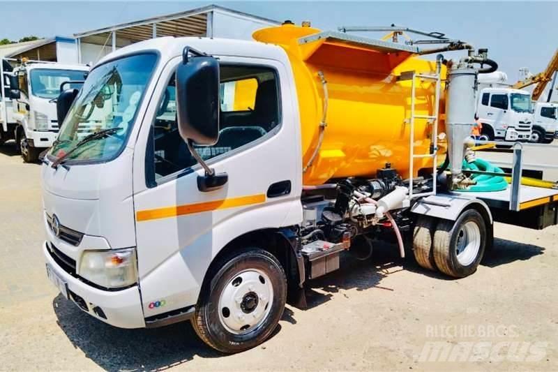 Hino 300 614 Anders