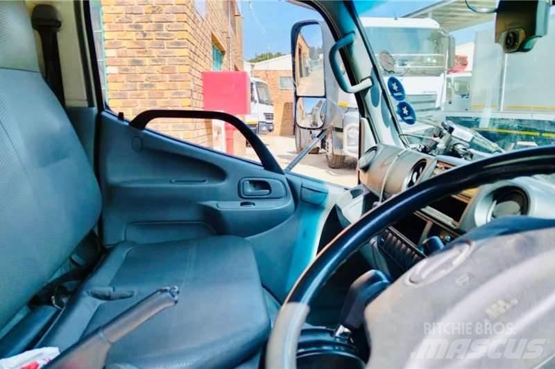 Hino 300 614 Anders