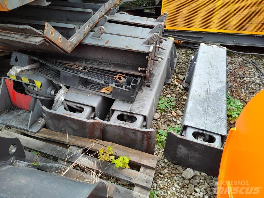 MEKA Hydraulic legs Overige gebruikte aanbouwapparatuur en componenten