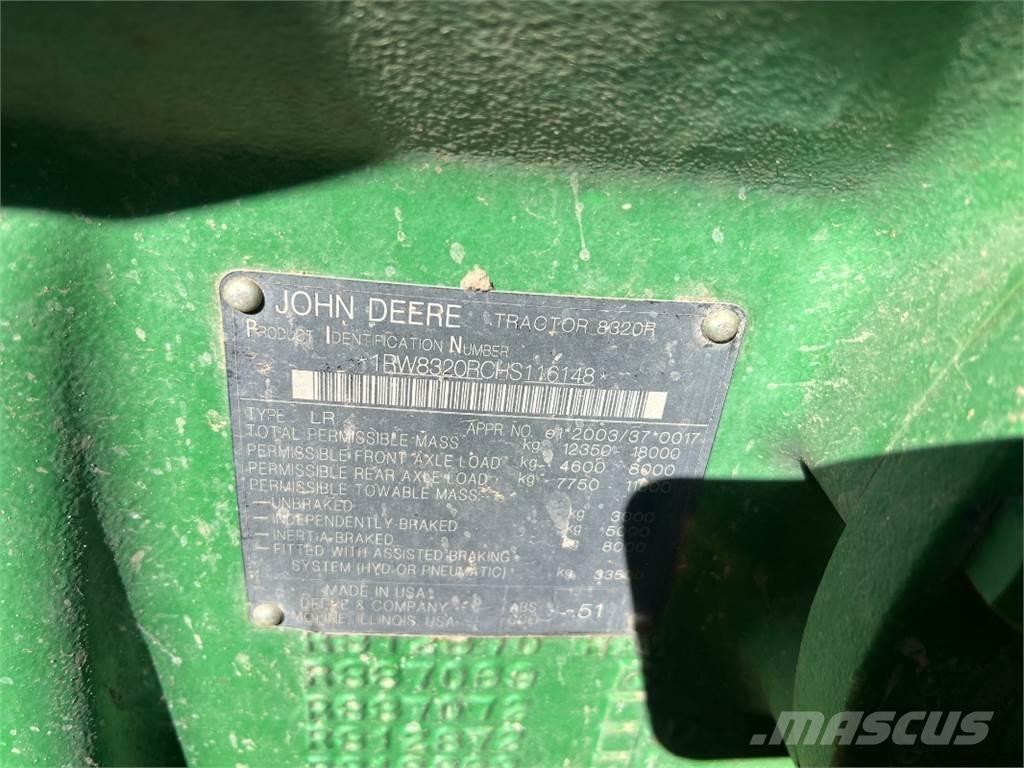 John Deere 8320 R Tractoren