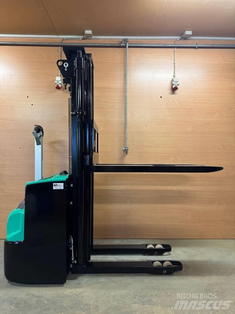 Mitsubishi SBP 12 N2 Meeloop stapelaar