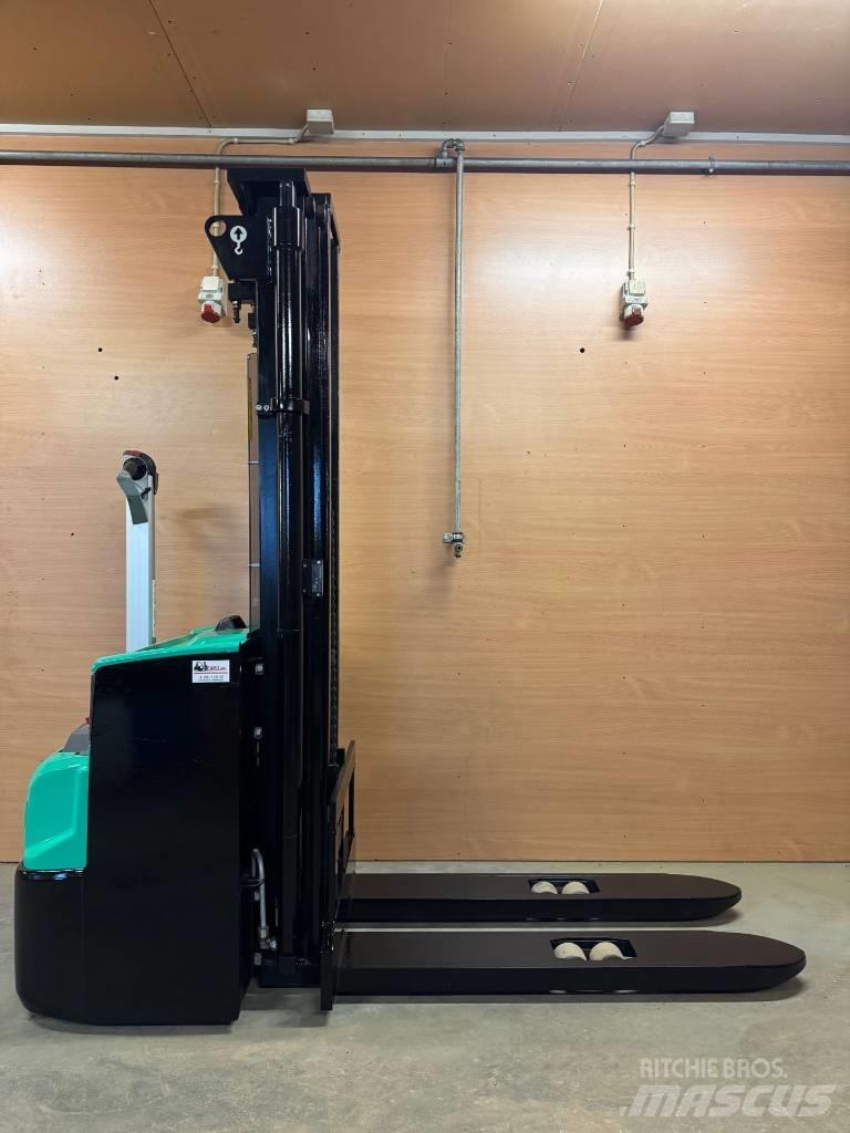 Mitsubishi SBP 12 N2 Meeloop stapelaar