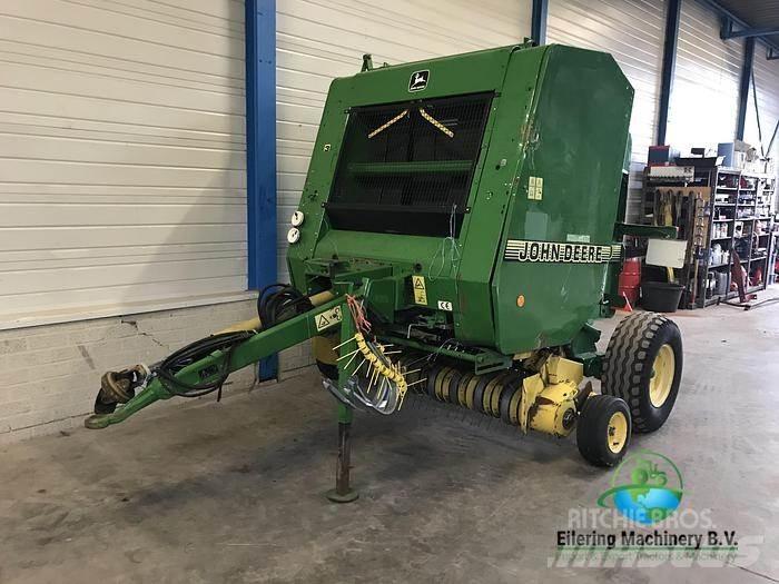 John Deere 570 Getrokken veldhakselaar