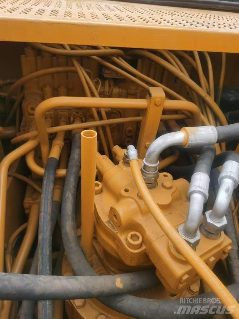 CAT 325 B L Rupsgraafmachines