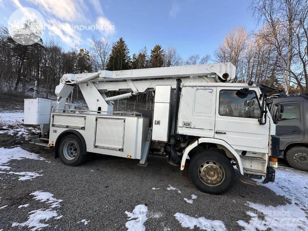 Scania P 92 M Vlakke laadvloer met kraan