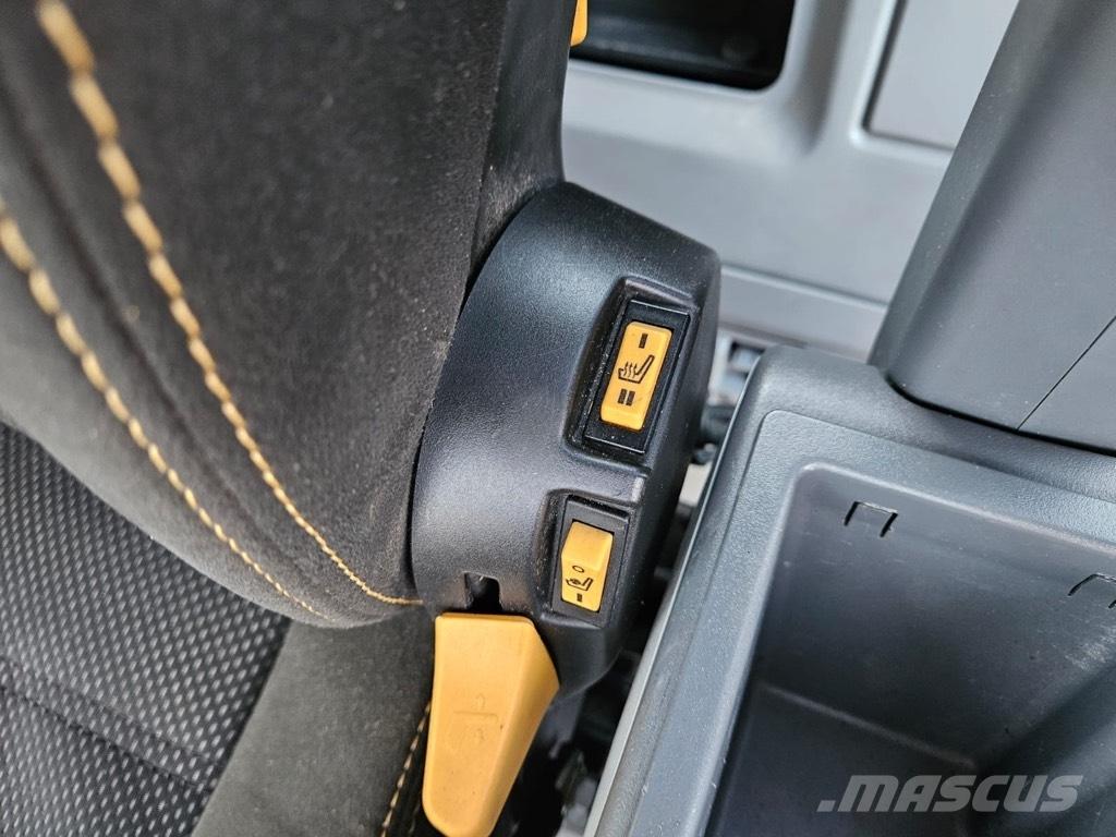 CAT 323 Rupsgraafmachines