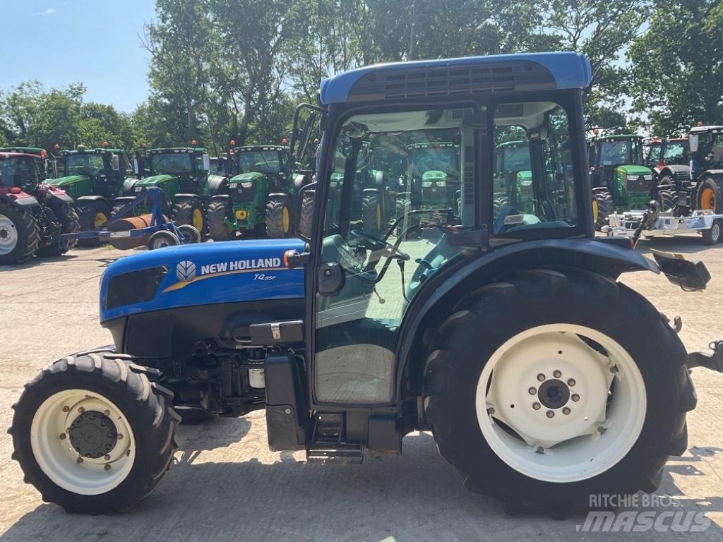 New Holland T 4.85 Tractoren