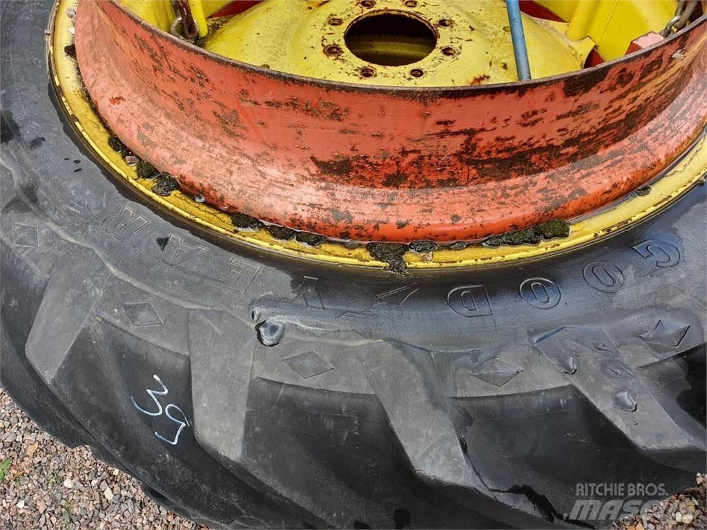Goodyear 136-38 x2 Banden, wielen en velgen