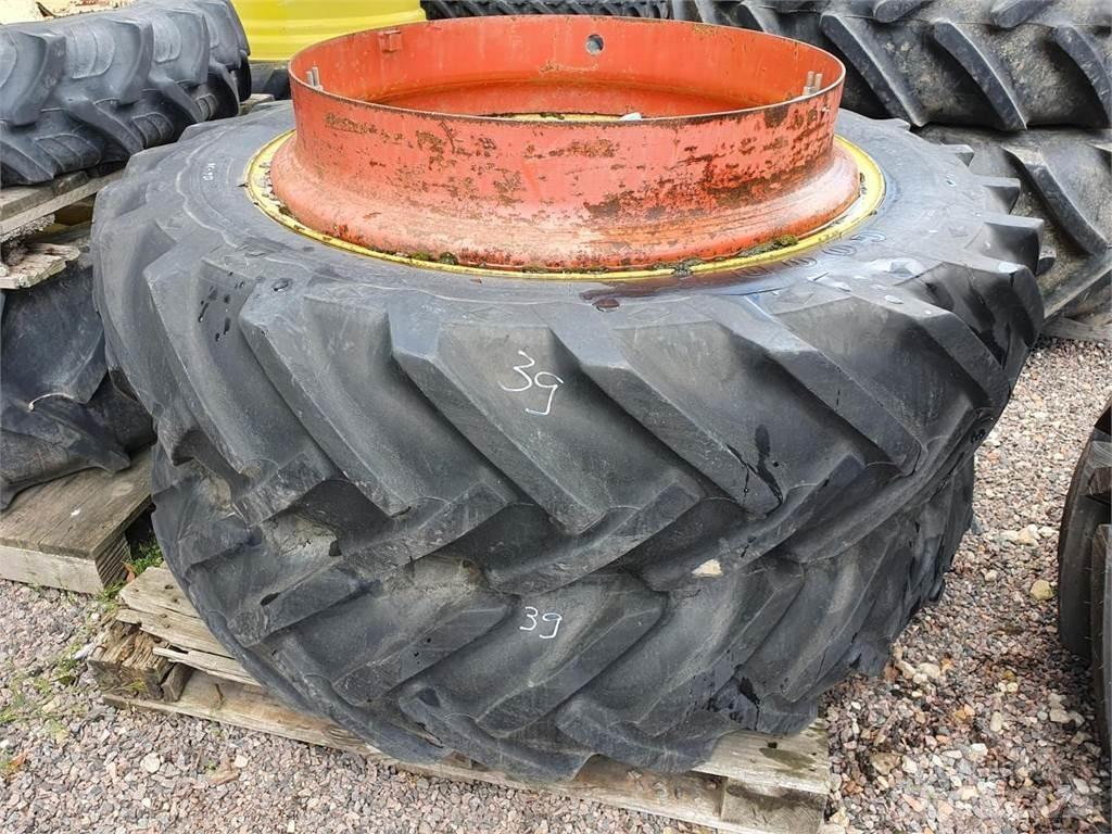 Goodyear 136-38 x2 Banden, wielen en velgen