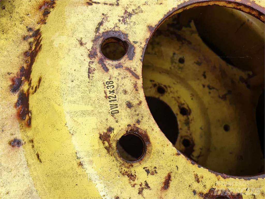 Goodyear 136-38 x2 Banden, wielen en velgen