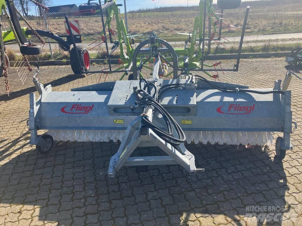 Fliegl Kost 2,8 m. Overige accessoires voor tractoren