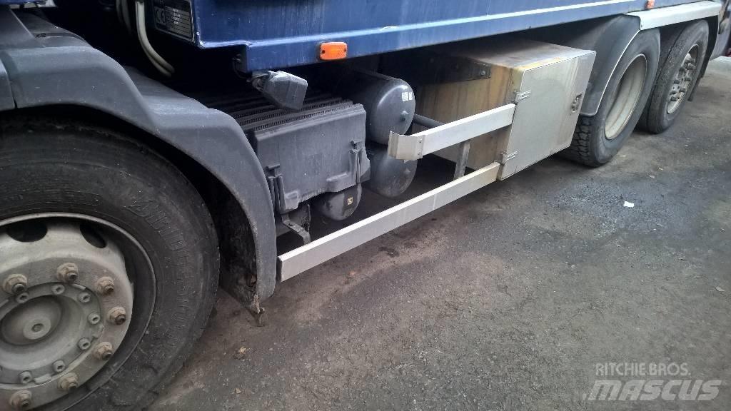 Scania P340 P 6x2 Chassis met cabine