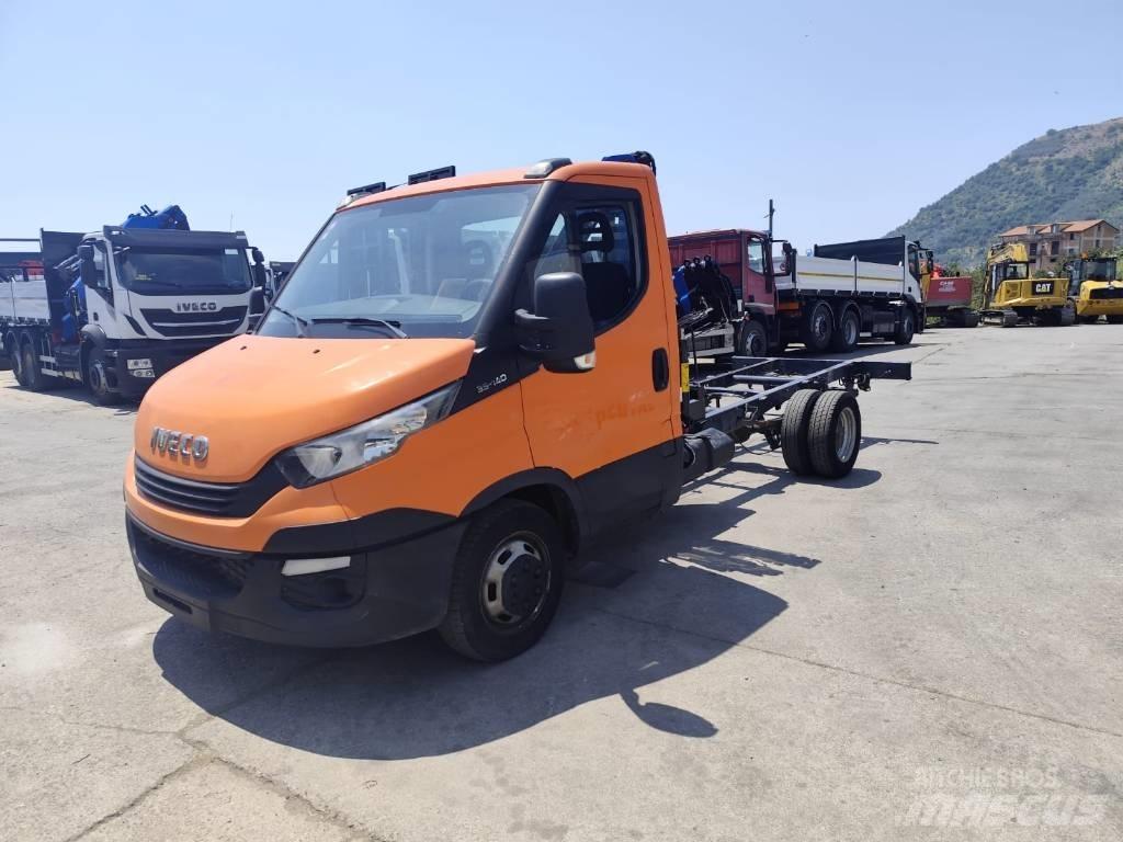 Iveco Daily 35-140 Vlakke laadvloer met kraan