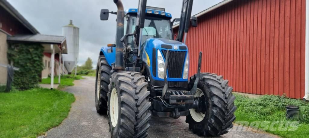 New Holland T 8040 Tractoren