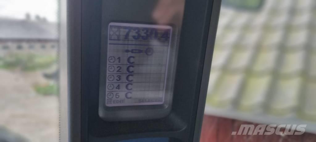 New Holland T 8040 Tractoren