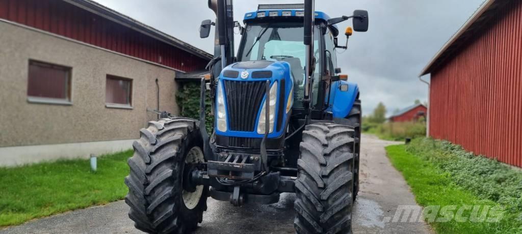 New Holland T 8040 Tractoren