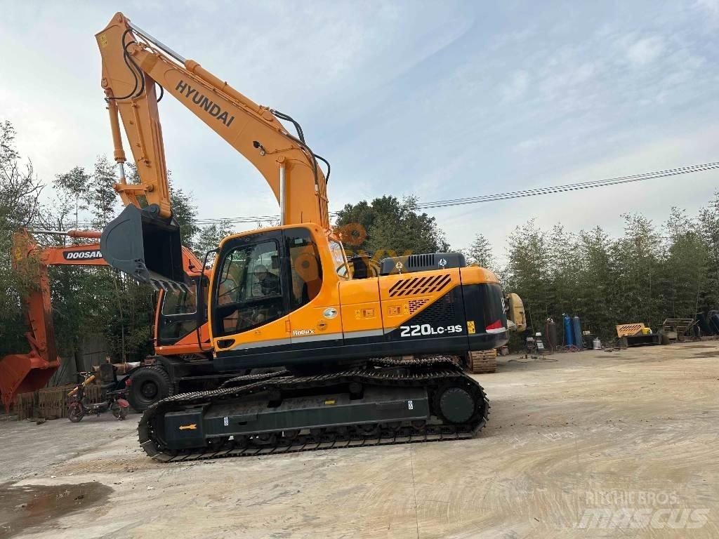 Hyundai 220LC-9S Rupsgraafmachines